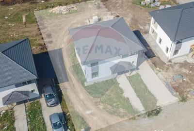 Casă cu 4 camere cu Teren 755 Mp în Jucu - 8