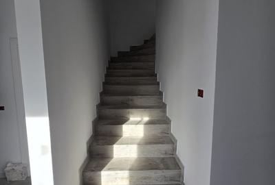 Duplex cu 4 camere cu Canalizare în Moșnița Nouă - 3