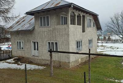 Casă cu 6 camere în Mădei