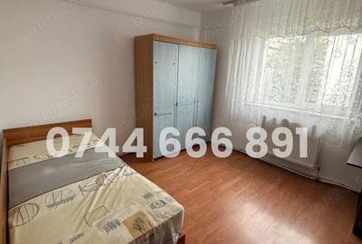 Apartament cu 3 camere decomandat în Energiei