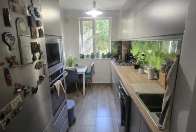 De vanzare apartament 3 camere, etaj 1 4, foarte aproape de metrou 1 Decembrie De vanzare apartament 3 camere, etaj 1 4, foarte aproape de metrou 1 Decembrie - 2