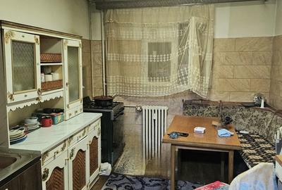 Apartament cu 4 camere semidecomandat în Tei - 1