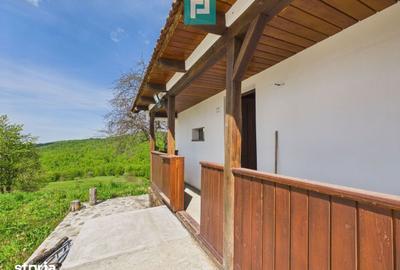 Casă cu 3 camere cu Teren 2000 Mp în Central - 1