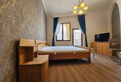 Apartament cu 3 camere decomandat, mobilat în Peninsula