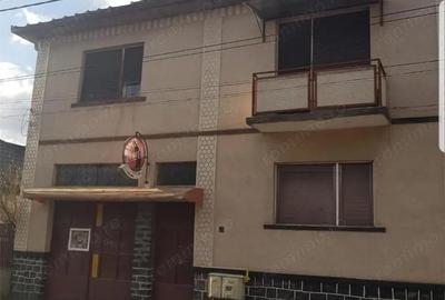 Casă cu 4 camere în Central - 8