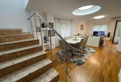 DUPLEX SPATIOS 5 CAMERE,4 BĂI,2 LOCURI DE PARCARE,CURTE,PANUORI FOTOVOLTAICE