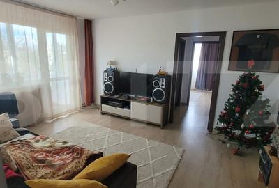 Apartament cu 2 camere semidecomandat, mobilat în Est