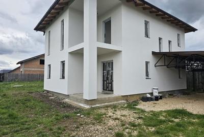 Casa individuala cu patru camere, teren 600mp, Sanpetru - 12