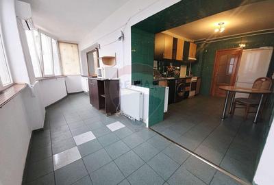 Apartament cu 2 camere de vanzare in zona 1 Mai - 6