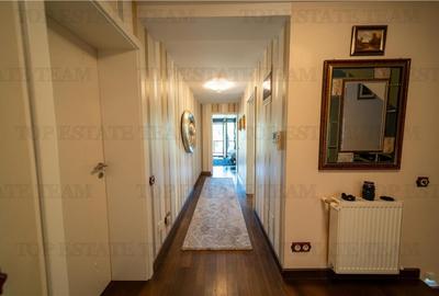 Vila de Lux cu Piscina, Acces direct la Lac si Vedere Panoramica - 16