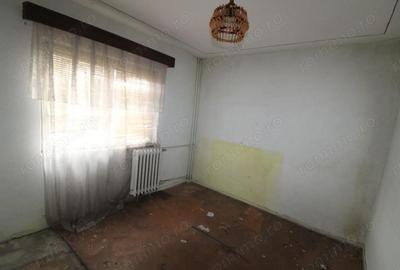 Apartament cu 2 camere semidecomandat în Rovinari - 3