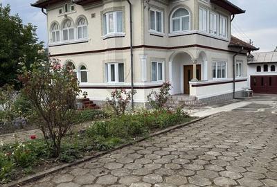 Casă cu 4 camere în Pietroasa - 1