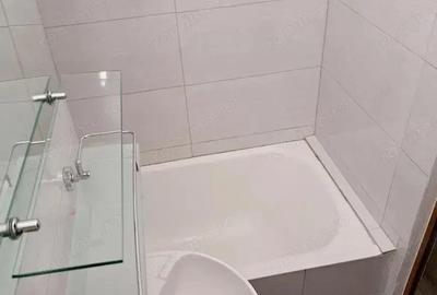 Garsonieră decomandată în Apărătorii Patriei