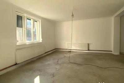 Apartament cu 3 camere semidecomandat în Traian - 3