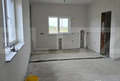 Casă cu 4 camere cu Teren 420 Mp în Periferie