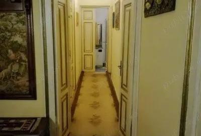 Casă cu 6 camere în Central