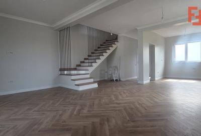 Duplex cu 4 camere cu Canalizare în Moșnița Nouă - 1