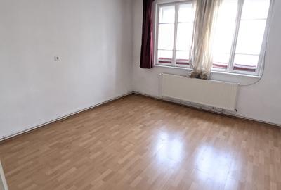 Casă individuală cu 6 camere cu Canalizare în Andrei Mureșanu - 12