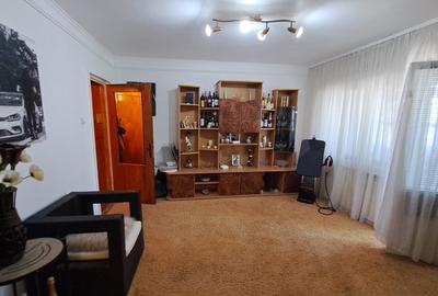 Apartament cu 3 camere circular, mobilat în Km 4-5