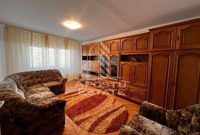 Apartament cu 3 camere, centrala proprie, zona Soarelui