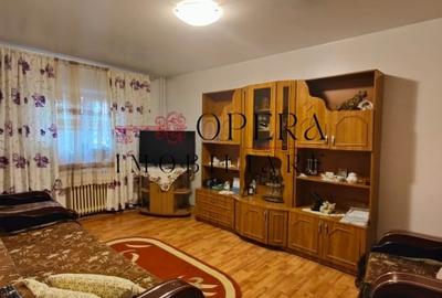 Apartament 4 camere, decomandat, de vanzare, zona Alexandru cel Bun