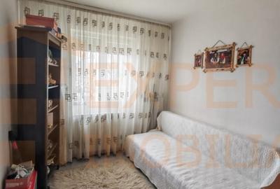Apartament cu 3 camere semidecomandat, mobilat în Groapa - 13