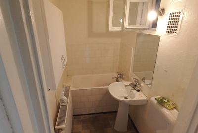 Apartament 3 camere METROU Piata Romana mobilat partial pretabil studenti Apartament 3 camere METROU Piata Romana mobilat partial pretabil studenti - 4