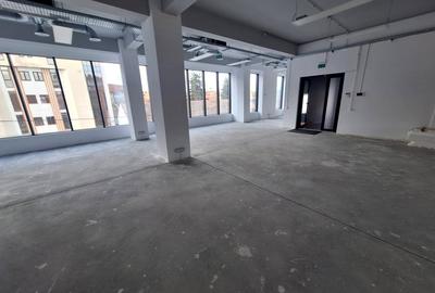 Spațiu comercial, de 100 mp, în Central - 1