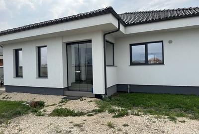 Casă individuală cu 4 camere în Cristian