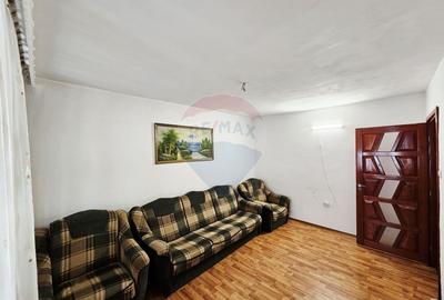 Apartament 3 camere de vanzare - Zona 1 Decembrie, Piatra Neamt - 2