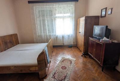 Casă cu 5 camere cu Teren 430 Mp în Socol