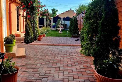 Vila de vanzare.teren 390mp. - 3