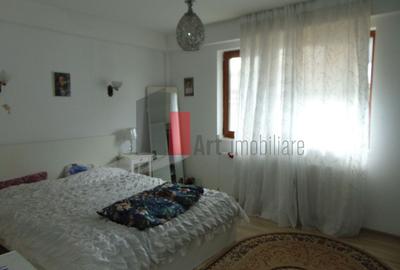 Casă individuală cu 7 camere cu Canalizare în Fundeni - 14