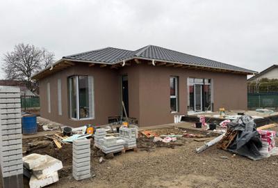 Casă cu 4 camere cu Teren 500 Mp în Păulești - 2