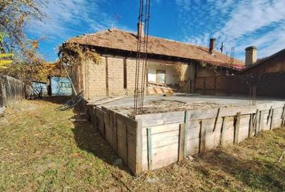 Casa batraneasca de vanzare Comane?ti, cartier St - 6