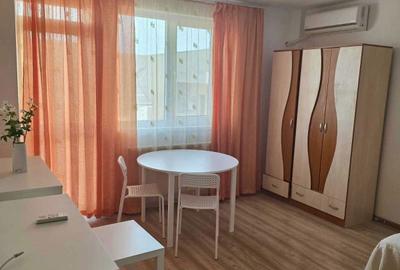 Garsonieră decomandată în Central