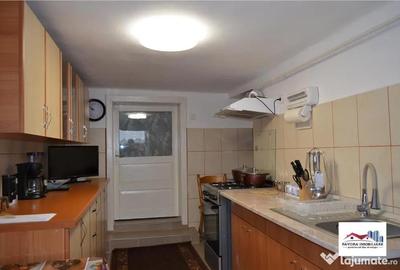 Casă cu 9 camere cu Teren 650 Mp în Central - 10
