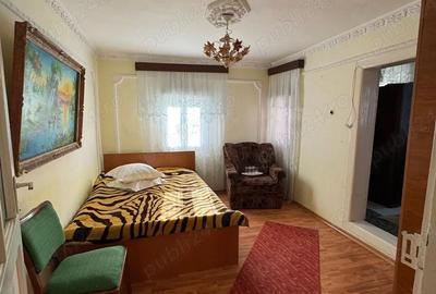 Casă cu 5 camere cu Teren 2750 Mp în Central - 1