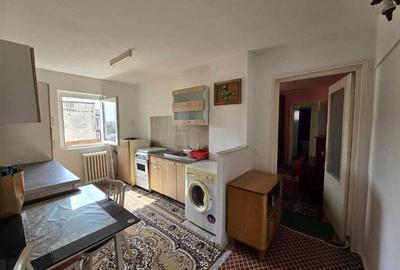 Apartament cu 2 camere semidecomandat, mobilat în Complex Studențesc