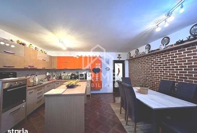 Casă cu 7 camere cu Teren 1004 Mp în Central
