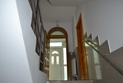 Casă cu 4 camere în Central - 1