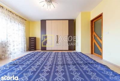 Casă cu Teren 455 Mp în Vultureni - 1