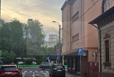 Casă individuală cu 4 camere cu Teren 30 Mp în Parcul Carol - 1