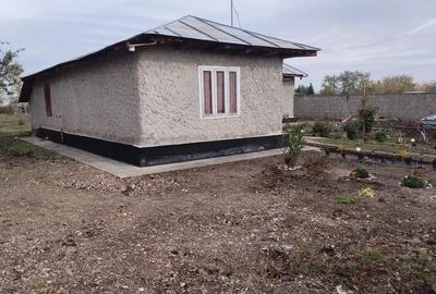 Casă cu 4 camere cu Teren 1600 Mp în Central