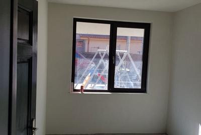 Casă cu 4 camere cu Canalizare în Central - 13