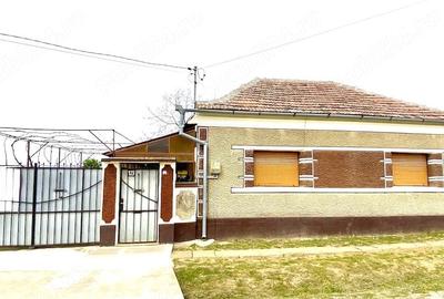 Casă cu Teren 1014 Mp în Cordău
