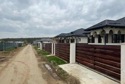 Ciolpani - (spre Izvorani), str. Mihail Manolescu - teren 1500 mp d= 16 m. - 9