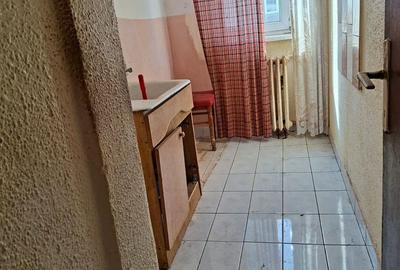 Apartament cu 3 camere semidecomandat în Central - 6