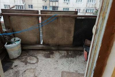 Apartament cu 2 camere decomandat în Rovinari