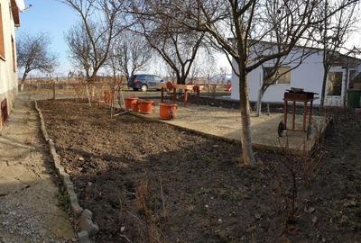 Casă cu 7 camere cu Teren 1450 Mp în Stupini - 2